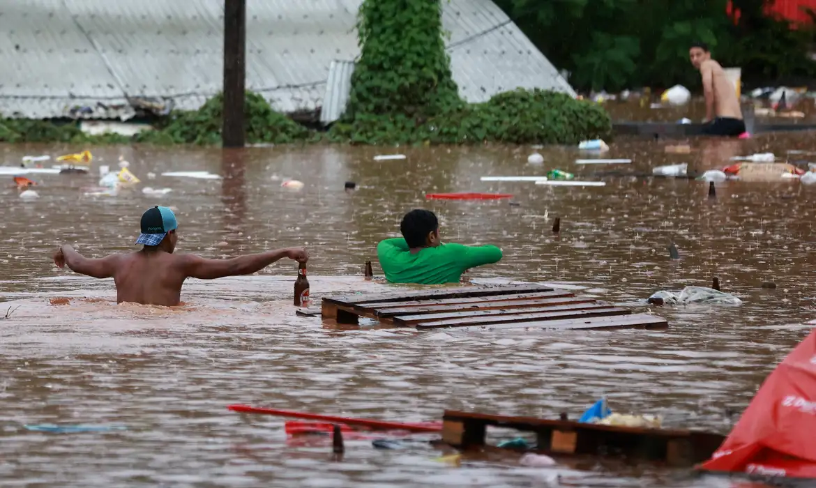 Temporais no Rio Grande do Sul: Estado enfrenta crise humanitária e ambiental