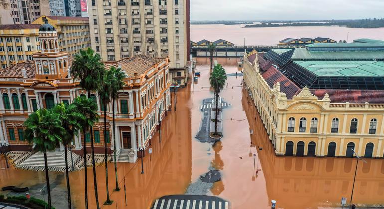 Brasil busca reforçar proteção para deslocados por tragédias climáticas