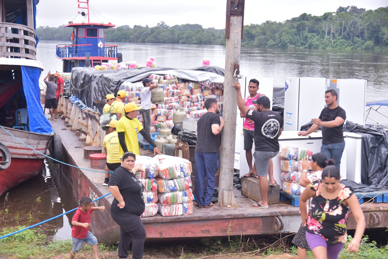 Governo de Roraima Realiza Ação Social nas Comunidades Ribeirinhas do Baixo Rio Branco