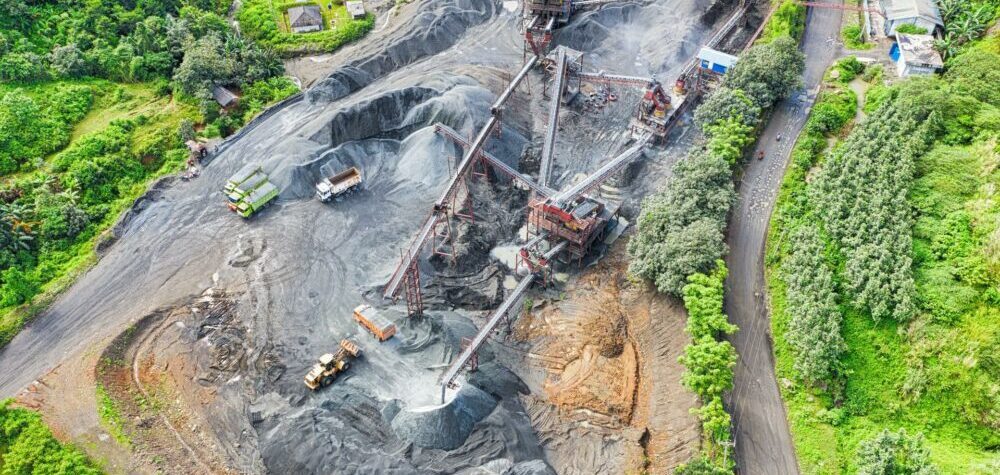 Por que só os pequenos garimpeiros estão sendo punidos? Justiça faz vista grossa às grandes mineradoras?